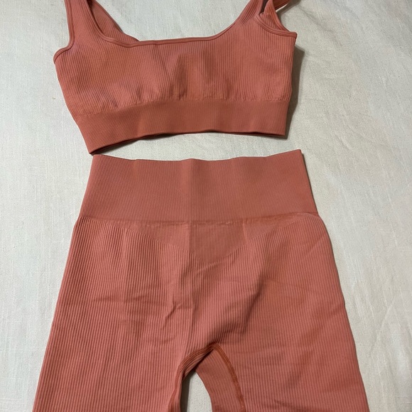 Amazon workout set! Size large - Picture 4 of 4